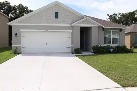 2917 Canary Ln, Tavares, FL 32778