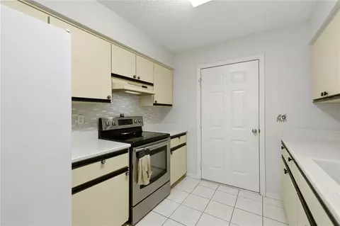 Kitchen - 10689 SE 174th Loop, Summerfield, FL 34491 photo 2 of 2