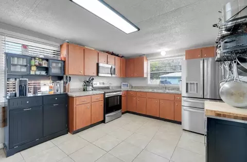 Kitchen - 1009 E Hazzard Ave, Eustis, FL 32726 photo 1 of 1