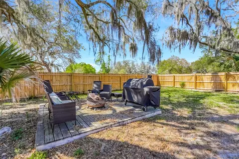 Exterior - 1009 E Hazzard Ave, Eustis, FL 32726 photo 2 of 4