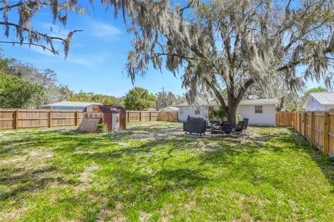 Exterior - 1009 E Hazzard Ave, Eustis, FL 32726 photo 3 of 4