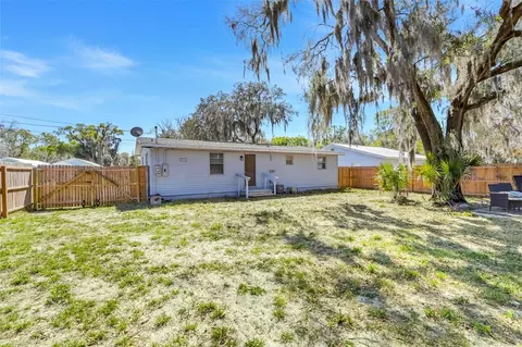 Exterior - 1009 E Hazzard Ave, Eustis, FL 32726 photo 1 of 4