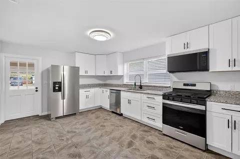 Kitchen - 436 E Atwater Ave, Eustis, FL 32726 photo 2 of 2