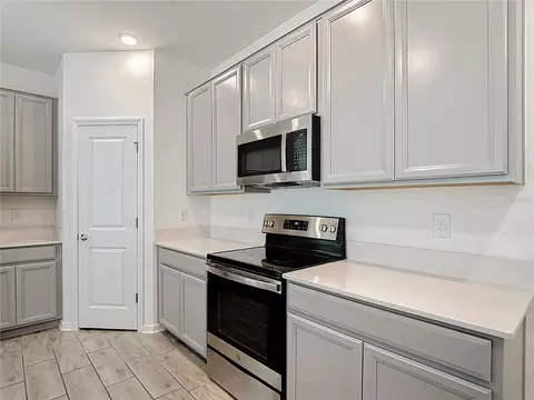Kitchen - 441 Macarthur St, Bartow, FL 33830 photo 4 of 6