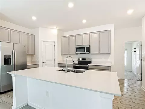 Kitchen - 441 Macarthur St, Bartow, FL 33830 photo 2 of 6