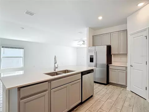 Kitchen - 441 Macarthur St, Bartow, FL 33830 photo 3 of 6