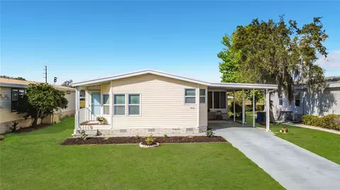 3016 Manatee Rd, Tavares, FL 32778