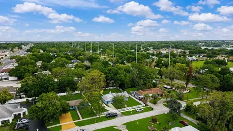 View/Area - 111 E Charlotte Ave, Eustis, FL 32726 photo 8 of 12