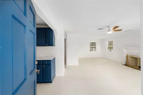 Living - 111 E Charlotte Ave, Eustis, FL 32726 photo 1 of 9