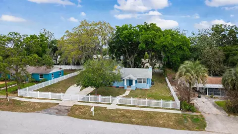 View/Area - 111 E Charlotte Ave, Eustis, FL 32726 photo 5 of 10