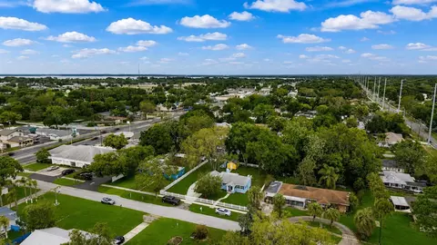 View/Area - 111 E Charlotte Ave, Eustis, FL 32726 photo 9 of 12