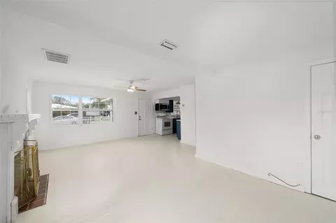 Living - 111 E Charlotte Ave, Eustis, FL 32726 photo 3 of 9