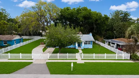 View/Area - 111 E Charlotte Ave, Eustis, FL 32726 photo 3 of 12