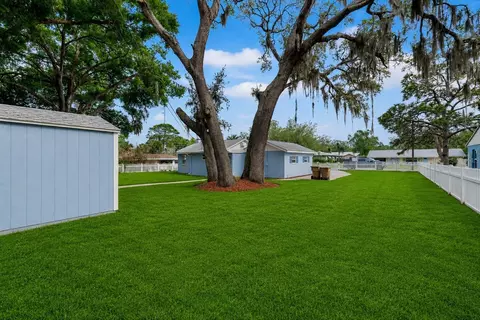 Exterior - 111 E Charlotte Ave, Eustis, FL 32726 photo 11 of 14