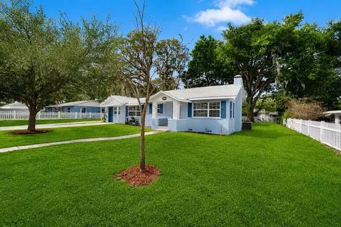 Exterior - 111 E Charlotte Ave, Eustis, FL 32726 photo 6 of 14