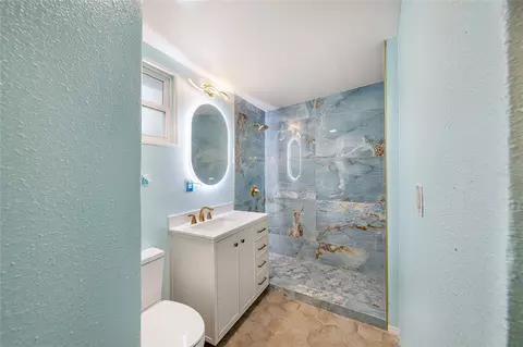 Bath - 111 E Charlotte Ave, Eustis, FL 32726 photo 5 of 9