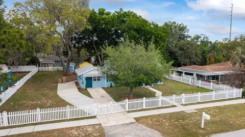 Exterior - 111 E Charlotte Ave, Eustis, FL 32726 photo 6 of 15