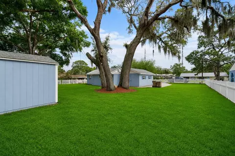Exterior - 111 E Charlotte Ave, Eustis, FL 32726 photo 12 of 14
