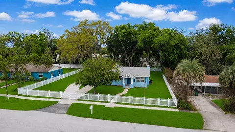 View/Area - 111 E Charlotte Ave, Eustis, FL 32726 photo 4 of 12