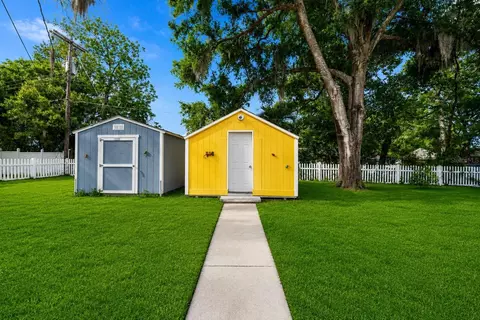 Exterior - 111 E Charlotte Ave, Eustis, FL 32726 photo 7 of 14