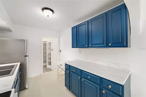 Kitchen - 111 E Charlotte Ave, Eustis, FL 32726 photo 2 of 4