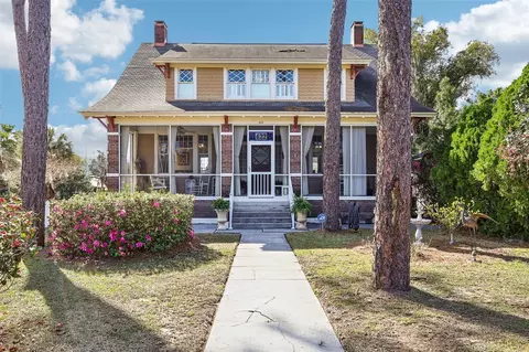 422 S Center St, Eustis, FL 32726
