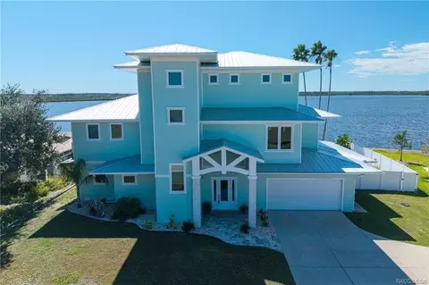 12010 W Bayshore Dr, Crystal River, FL 34429