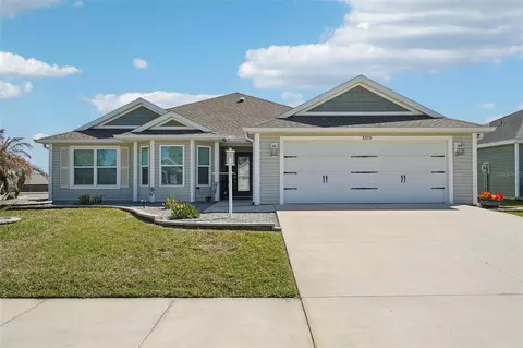 3279 Dzuro Dr, Oxford, FL 34484