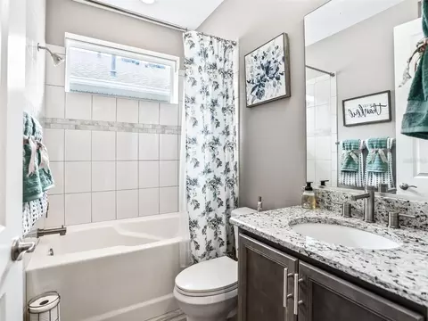 Bath - 5662 NW 40th Loop, Ocala, FL 34482 photo 4 of 4