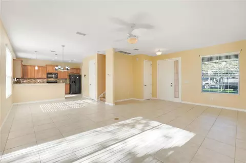Living - 413 Split Oak Ct, Eustis, FL 32736 photo 2 of 6