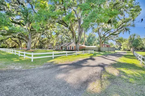 26721 Bloomfield Ave, Yalaha, FL 34797