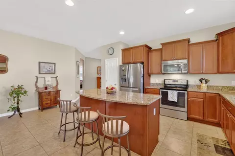 Kitchen - 30112 Kladruby Pt, Mount Dora, FL 32757 photo 6 of 8