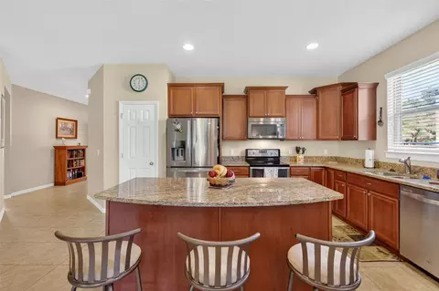 Kitchen - 30112 Kladruby Pt, Mount Dora, FL 32757 photo 7 of 8