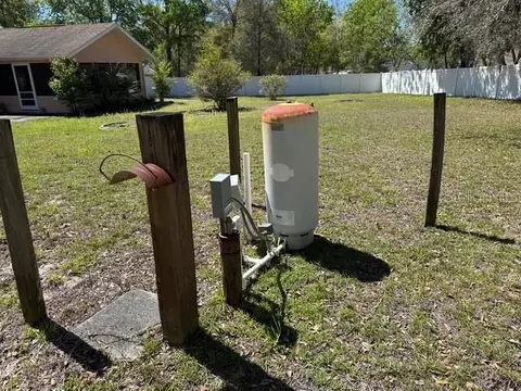 Exterior - 426 Spring Ln, Ocala, FL 34472 photo 7 of 8