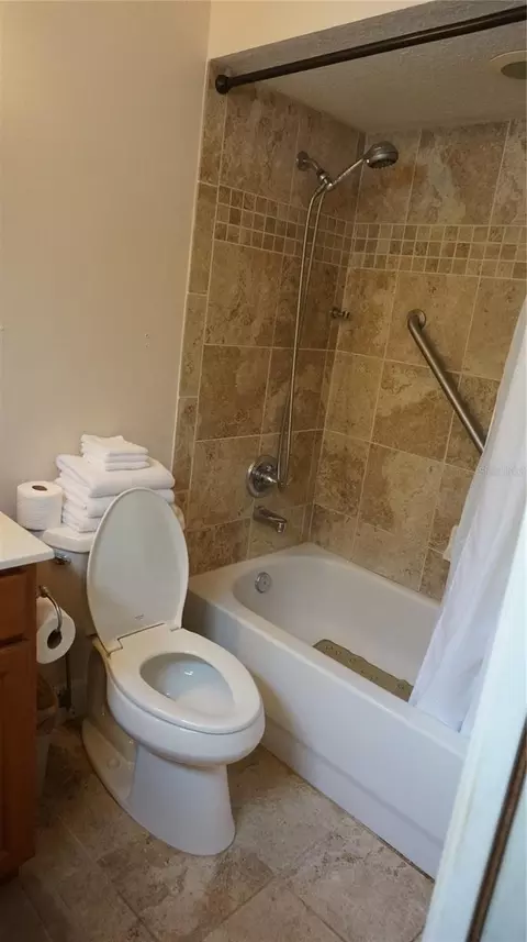 Bath - 426 Spring Ln, Ocala, FL 34472 photo 1 of 3