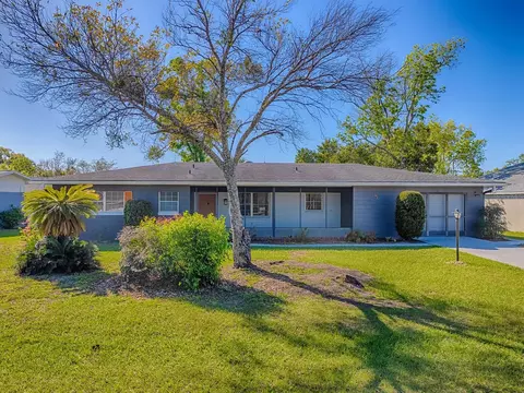 5 Oak St, Yalaha, FL 34797