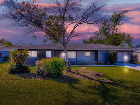 5 Oak St, Yalaha, FL 34797