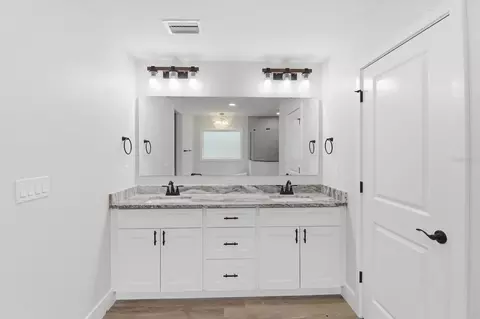 Bath - 1683 W Pearson St, Hernando, FL 34442 photo 4 of 6