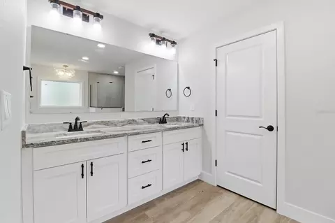 Bath - 1683 W Pearson St, Hernando, FL 34442 photo 1 of 6