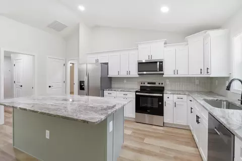 Kitchen - 1683 W Pearson St, Hernando, FL 34442 photo 2 of 6