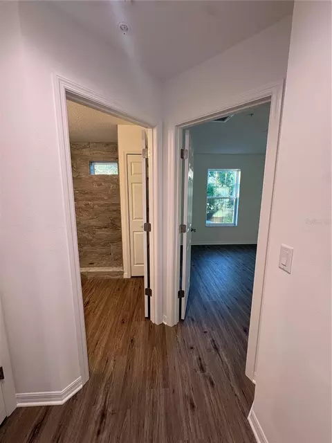 Entry Way - 2525 6th Avenue Dr E, Bradenton, FL 34208 photo 2 of 2