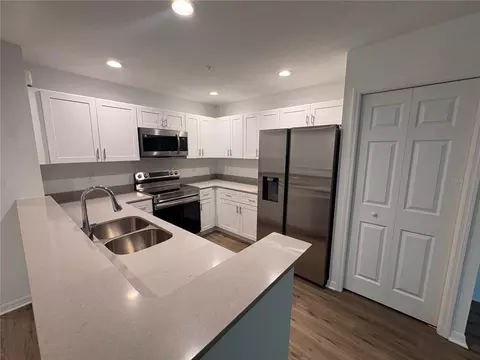 Kitchen - 2525 6th Avenue Dr E, Bradenton, FL 34208 photo 1 of 1