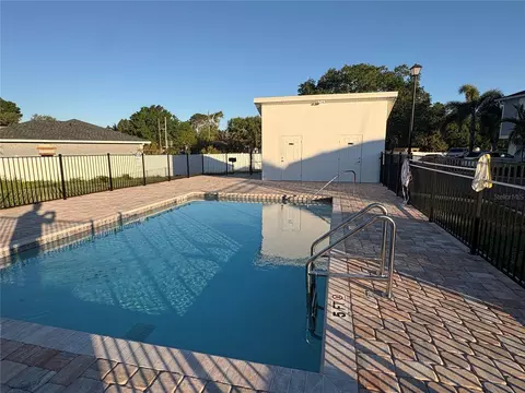 Exterior - 2525 6th Avenue Dr E, Bradenton, FL 34208 photo 5 of 5