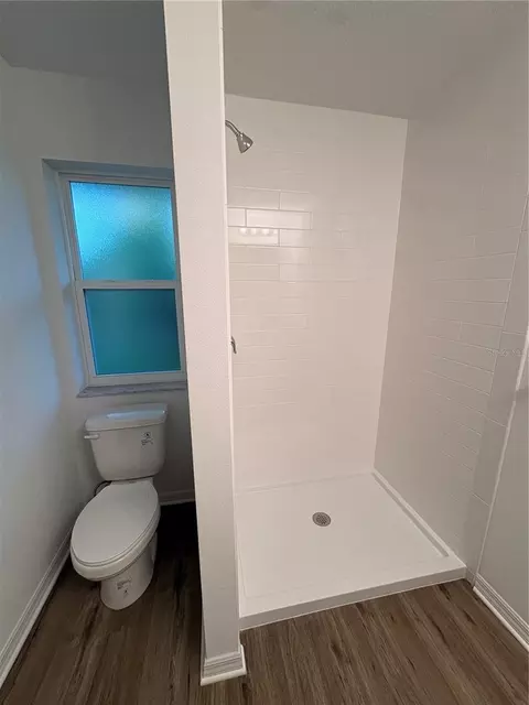 Bath - 2525 6th Avenue Dr E, Bradenton, FL 34208 photo 1 of 3