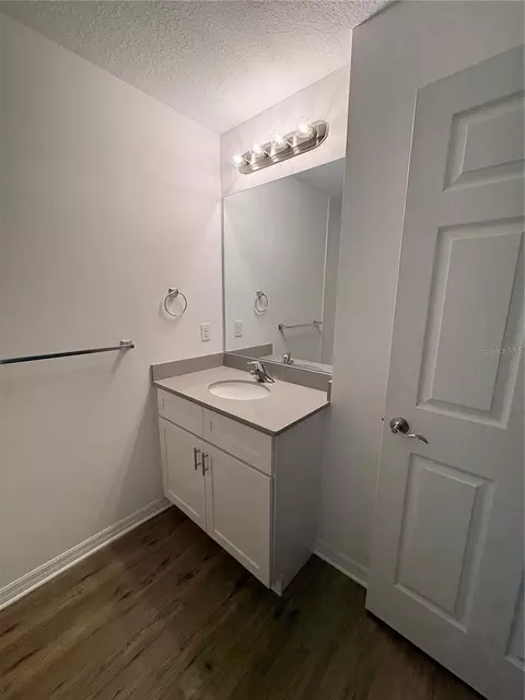 Bath - 2525 6th Avenue Dr E, Bradenton, FL 34208 photo 2 of 3