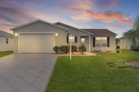 2543 Raintree Dr, The Villages, FL 32162