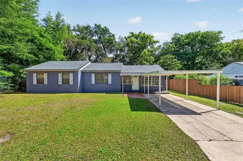 706 Mission Dr, Wildwood, FL 34785