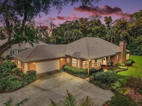 621 High Point Dr, Mount Dora, FL 32757