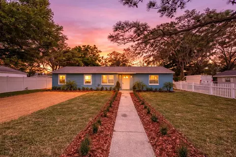 25 E Charlotte Ave, Eustis, FL 32726