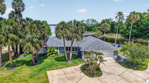 28828 Beauclaire Dr, Tavares, FL 32778